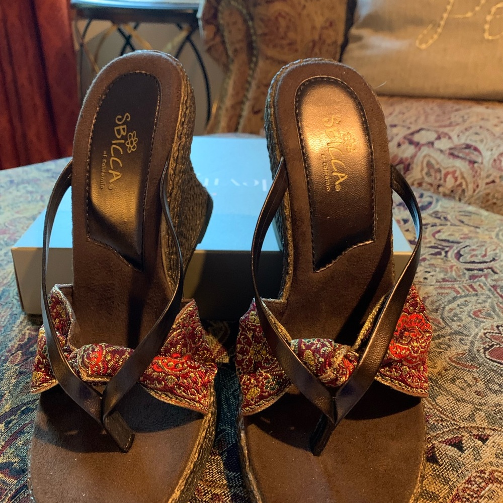SBICA sandals. Size 8. Brown w/Metallic - Picture 2 of 4